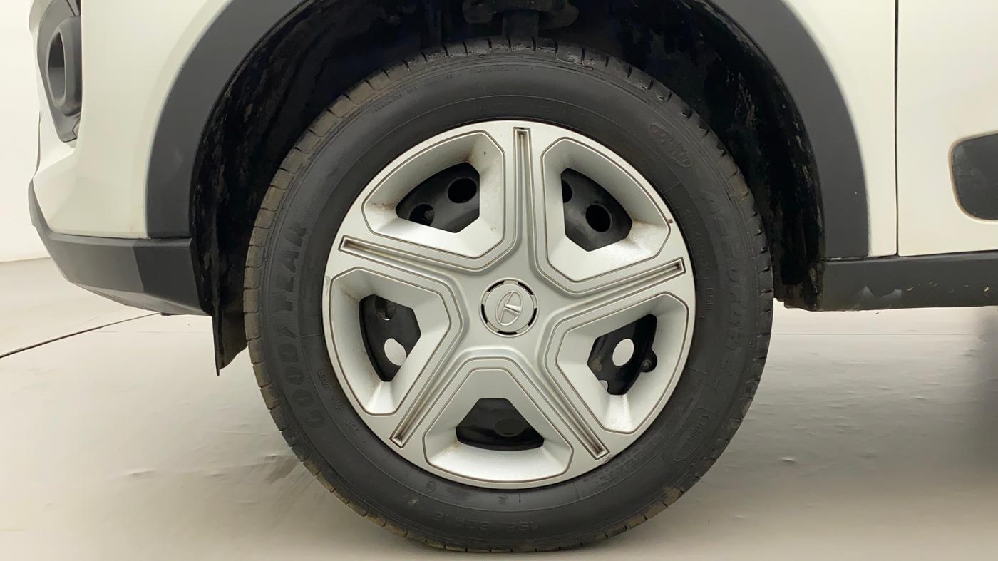 2022 Tata NEXON XZ PETROL, Petrol, Manual, 27,385 km, Left Front Wheel