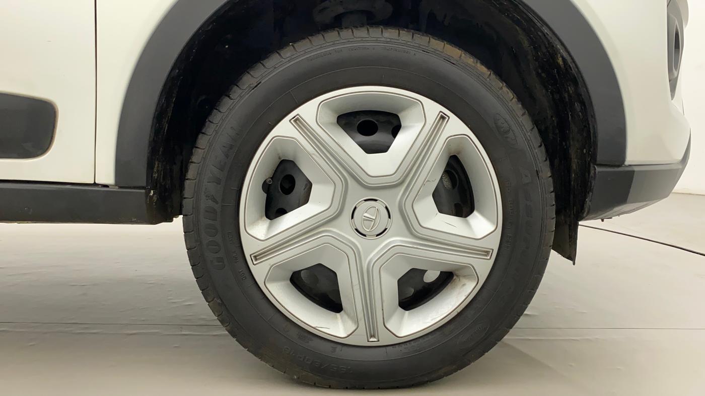 2022 Tata NEXON XZ PETROL, Petrol, Manual, 27,385 km, Right Front Wheel