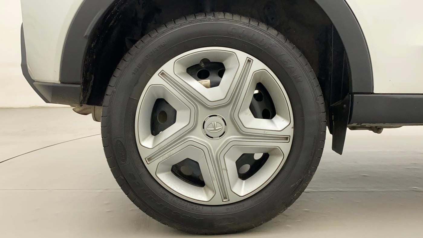 2022 Tata NEXON XZ PETROL, Petrol, Manual, 27,385 km, Right Rear Wheel