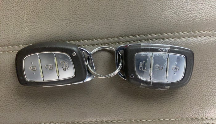 2015 Hyundai Grand i10 ASTA (O) 1.2 KAPPA VTVT, Petrol, Manual, 59,367 km, Key Close Up