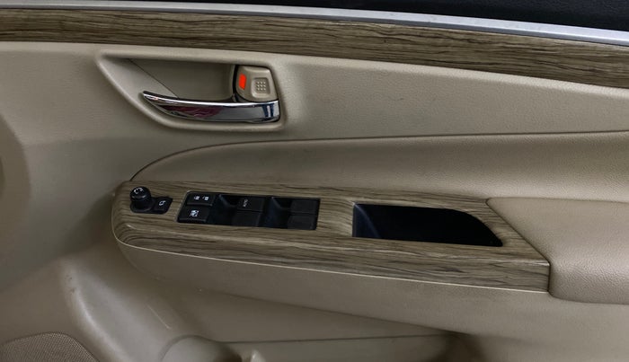 2020 Maruti Ciaz ALPHA  AT 1.5 SHVS PETROL, Petrol, Automatic, 39,077 km, Driver Side Door Panels Control