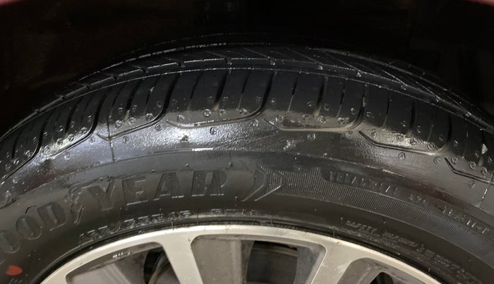 2020 Maruti Ciaz ALPHA  AT 1.5 SHVS PETROL, Petrol, Automatic, 39,077 km, Right Front Tyre Tread