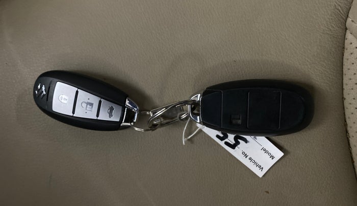 2020 Maruti Ciaz ALPHA  AT 1.5 SHVS PETROL, Petrol, Automatic, 39,077 km, Key Close Up