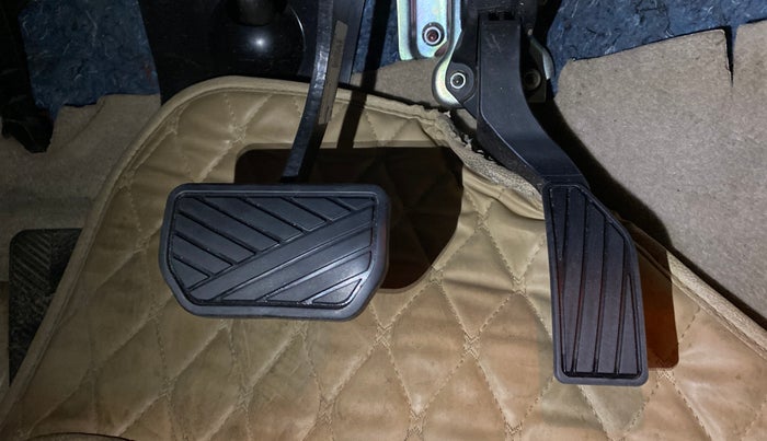 2020 Maruti Ciaz ALPHA  AT 1.5 SHVS PETROL, Petrol, Automatic, 39,077 km, Pedals