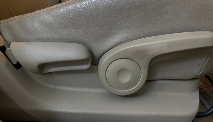 2020 Maruti Ciaz ALPHA  AT 1.5 SHVS PETROL, Petrol, Automatic, 39,077 km, Driver Side Adjustment Panel