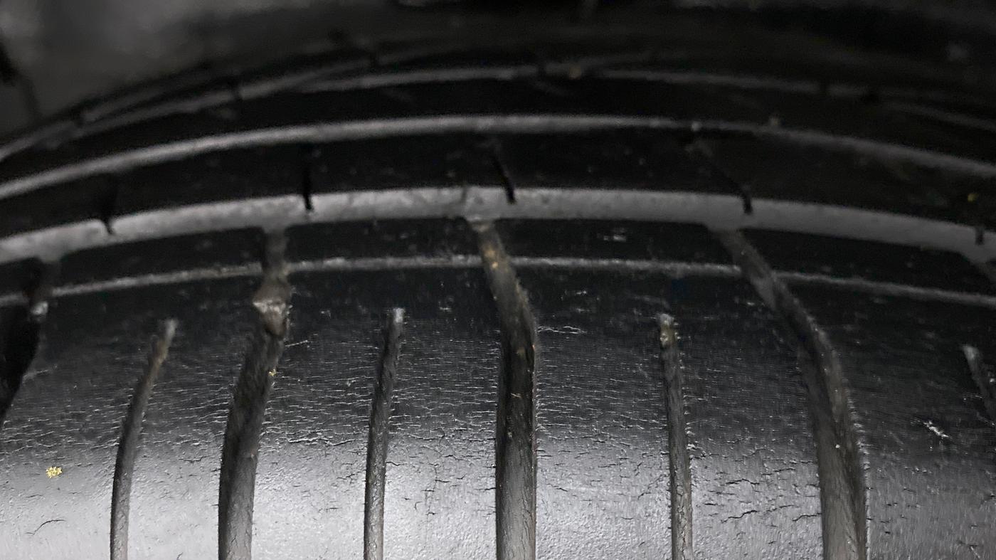 2018 Tata NEXON XZA+ 1.5, Diesel, Automatic, 64,609 km, Right Rear Tyre Tread