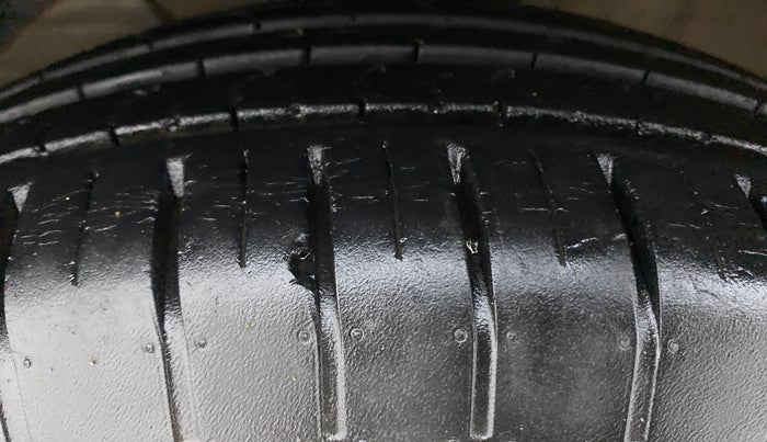 2018 Maruti Swift ZXI AMT, Petrol, Automatic, 31,404 km, Left Front Tyre Tread