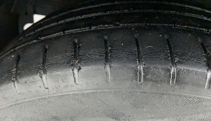 2016 Maruti Baleno ZETA 1.2 K12 CVT, Petrol, Automatic, 54,200 km, Left Front Tyre Tread