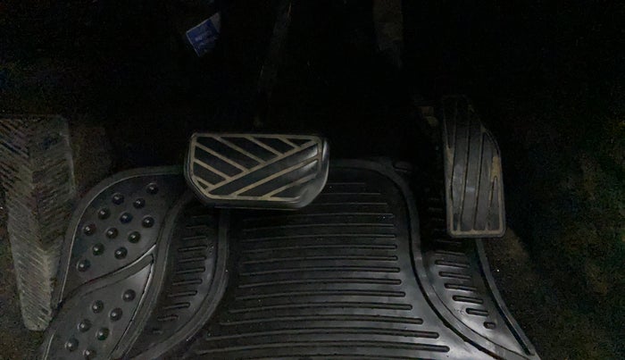 2016 Maruti Baleno ZETA 1.2 K12 CVT, Petrol, Automatic, 54,200 km, Pedals