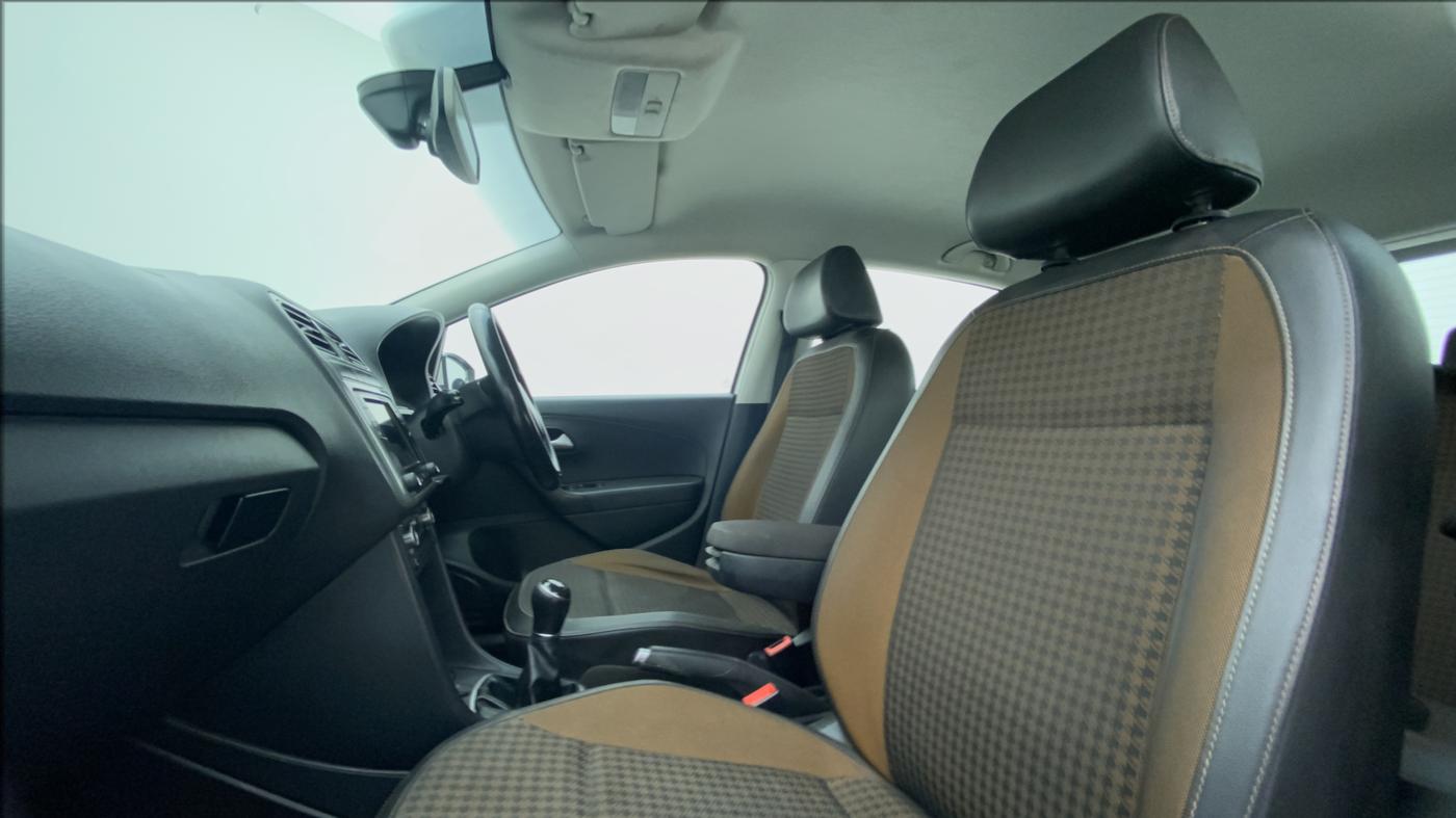 2018 Volkswagen Polo HIGH LINE PLUS 1.0, Petrol, Manual, 50,800 km, Right Side Front Door Cabin