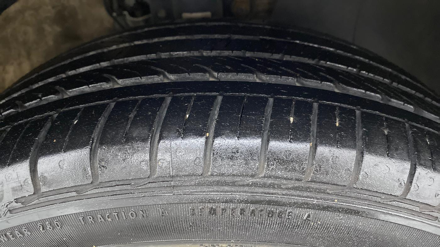 2018 Volkswagen Polo HIGH LINE PLUS 1.0, Petrol, Manual, 50,800 km, Right Front Tyre Tread