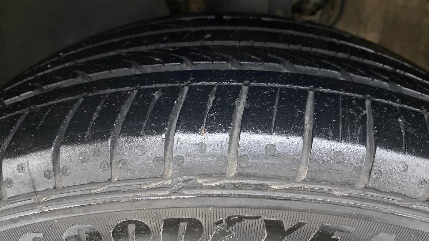 2018 Volkswagen Polo HIGH LINE PLUS 1.0, Petrol, Manual, 50,800 km, Left Front Tyre Tread