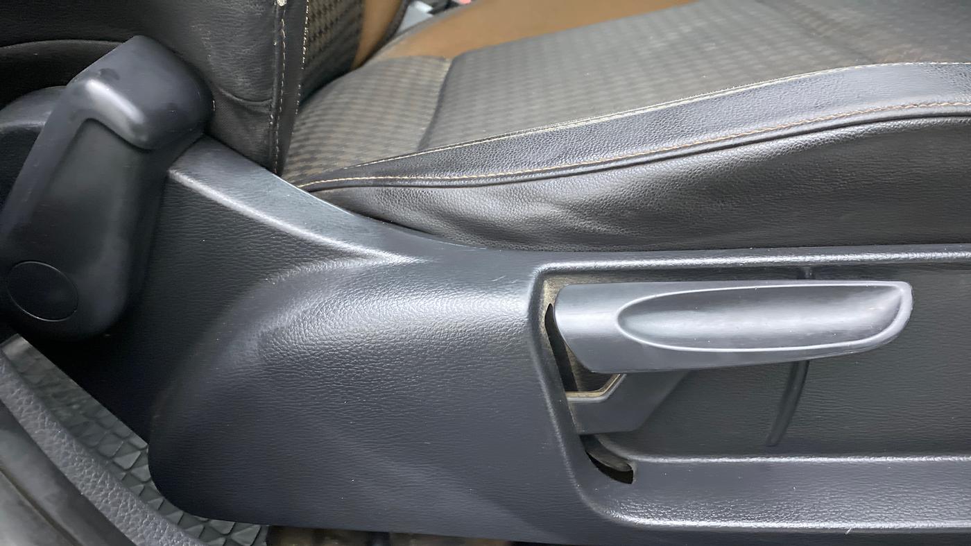 2018 Volkswagen Polo HIGH LINE PLUS 1.0, Petrol, Manual, 50,800 km, Driver Side Adjustment Panel