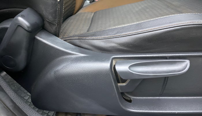2018 Volkswagen Polo HIGH LINE PLUS 1.0, Petrol, Manual, 50,800 km, Driver Side Adjustment Panel