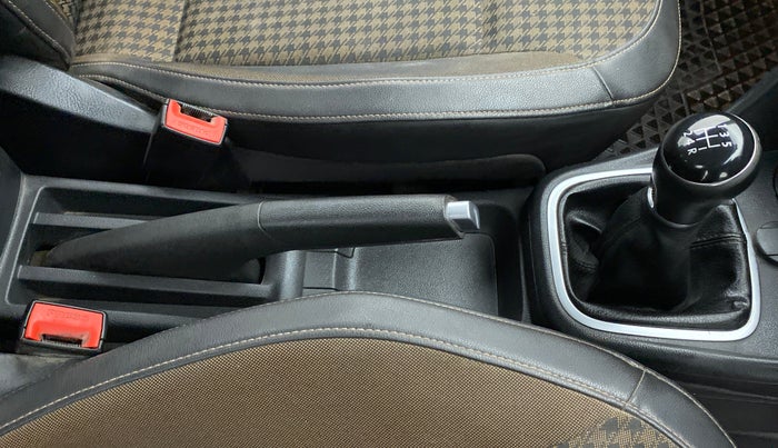 2018 Volkswagen Polo HIGH LINE PLUS 1.0, Petrol, Manual, 50,800 km, Gear Lever