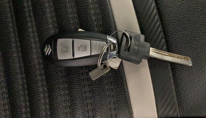 2017 Maruti Baleno ALPHA PETROL 1.2, Petrol, Manual, 1,22,691 km, Key Close Up