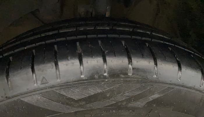 2017 Maruti Baleno ALPHA PETROL 1.2, Petrol, Manual, 1,22,691 km, Left Front Tyre Tread
