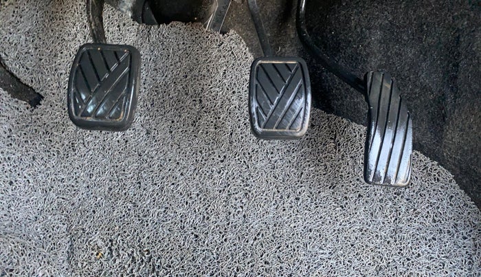 2013 Maruti Wagon R 1.0 VXI, CNG, Manual, 80,182 km, Pedals