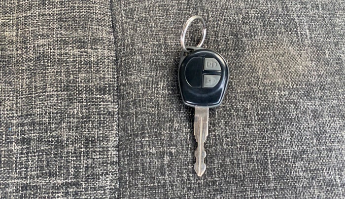 2013 Maruti Wagon R 1.0 VXI, CNG, Manual, 80,182 km, Key Close Up