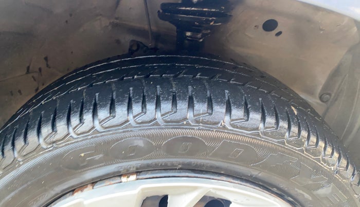 2013 Maruti Wagon R 1.0 VXI, CNG, Manual, 80,182 km, Right Front Tyre Tread