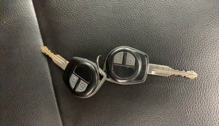 2015 Maruti Swift VXI, Petrol, Manual, 59,578 km, Key Close Up