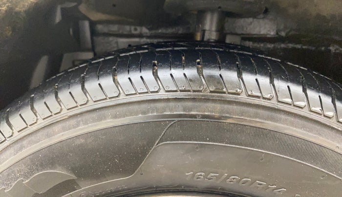 2015 Maruti Swift VXI, Petrol, Manual, 59,578 km, Left Front Tyre Tread