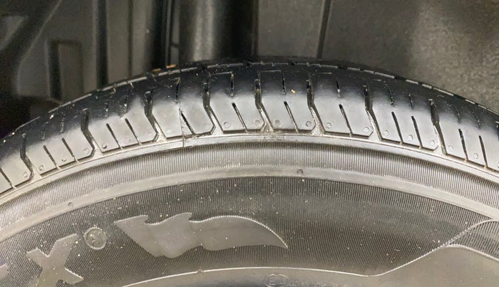 2015 Maruti Swift VXI, Petrol, Manual, 59,578 km, Right Rear Tyre Tread