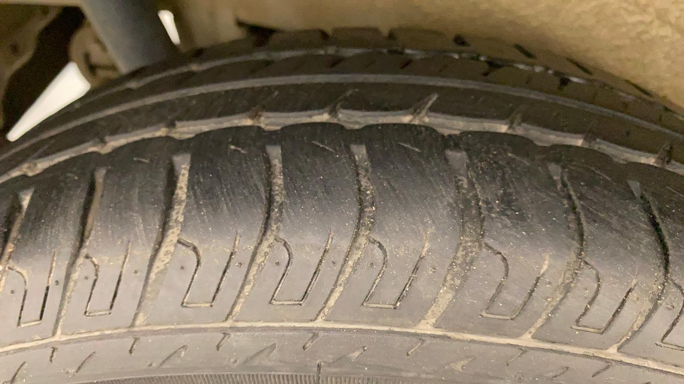 2016 Maruti Wagon R 1.0 VXI (O) AMT, Petrol, Automatic, 28,352 km, Right Rear Tyre Tread