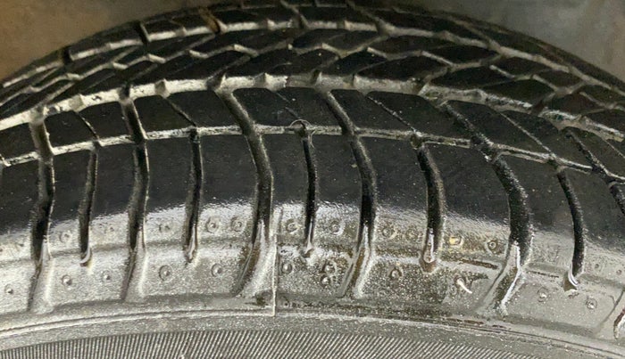 2012 Toyota Etios G, Petrol, Manual, 59,491 km, Right Front Tyre Tread