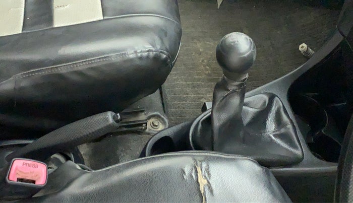 2012 Toyota Etios G, Petrol, Manual, 59,491 km, Gear lever - Boot cover slightly torn