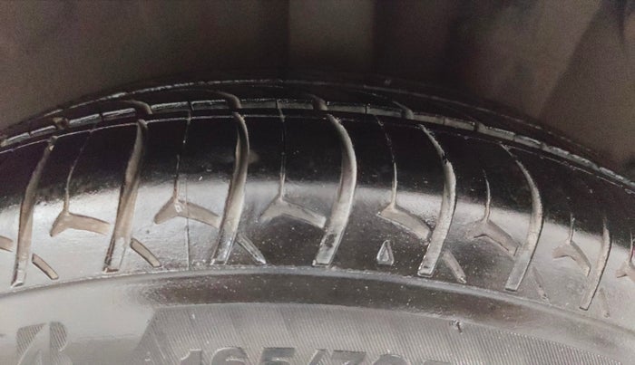 2016 Hyundai Grand i10 SPORTZ 1.2 KAPPA VTVT, CNG, Manual, 1,07,079 km, Left Rear Tyre Tread