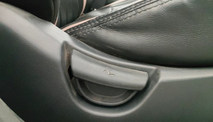 2016 Hyundai Grand i10 SPORTZ 1.2 KAPPA VTVT, CNG, Manual, 1,07,079 km, Driver Side Adjustment Panel