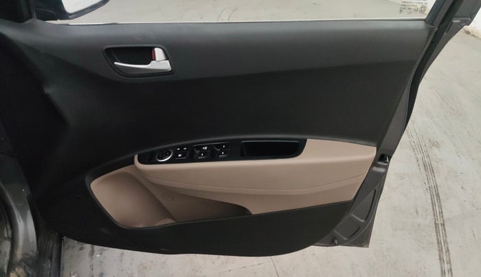 2016 Hyundai Grand i10 SPORTZ 1.2 KAPPA VTVT, CNG, Manual, 1,07,079 km, Driver Side Door Panels Control