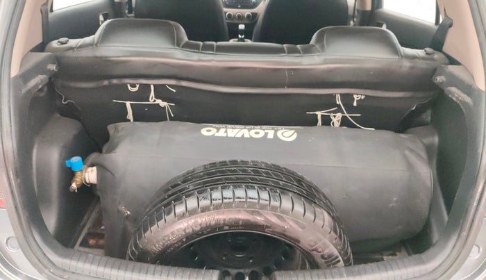 2016 Hyundai Grand i10 SPORTZ 1.2 KAPPA VTVT, CNG, Manual, 1,07,079 km, Boot Inside