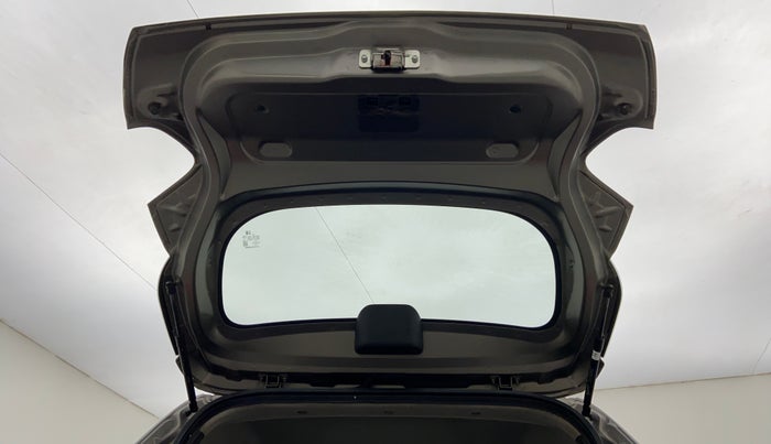 2017 Renault Kwid 1.0 RXT Opt, CNG, Manual, 37,815 km, Boot Door Open