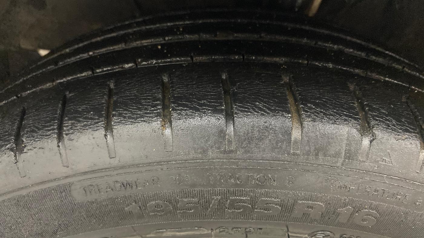 2021 Toyota Glanza V CVT, Petrol, Automatic, 49,332 km, Left Front Tyre Tread