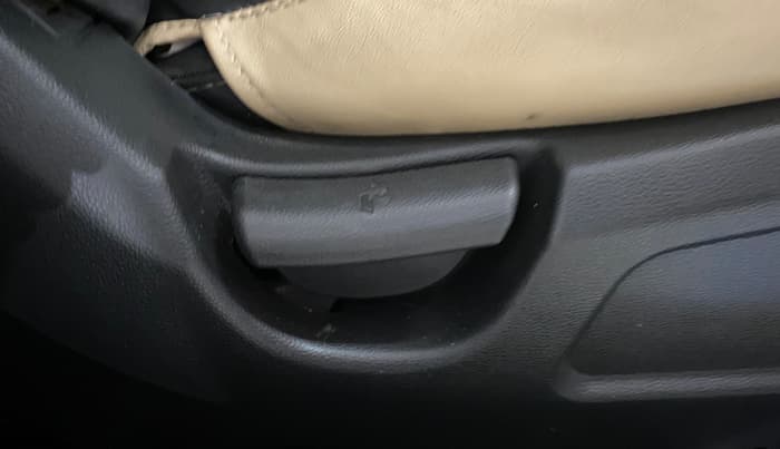 2019 Hyundai Elite i20 MAGNA PLUS 1.2, Petrol, Manual, 41,878 km, Driver Side Adjustment Panel