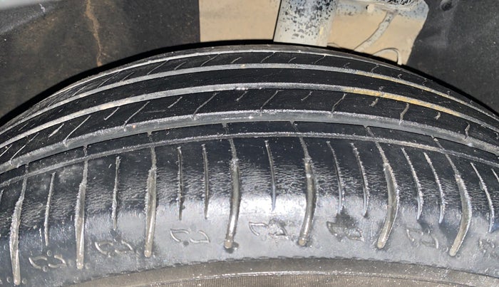 2022 Mahindra XUV700 AX 3 P MT 5 STR, Petrol, Manual, 74,579 km, Left Front Tyre Tread