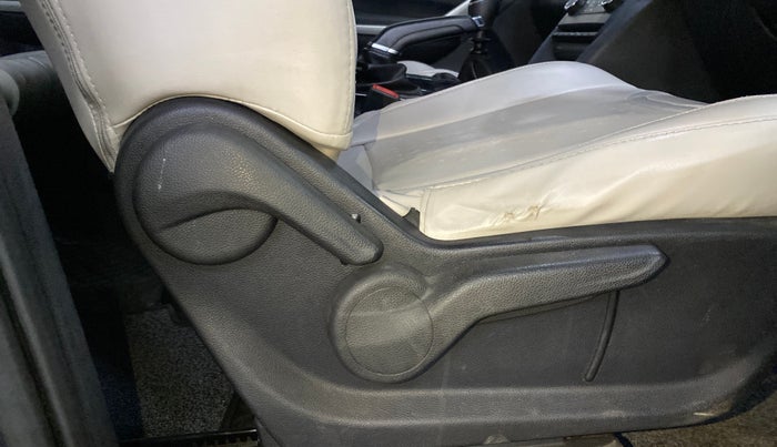 2022 Mahindra XUV700 AX 3 P MT 5 STR, Petrol, Manual, 74,579 km, Driver Side Adjustment Panel