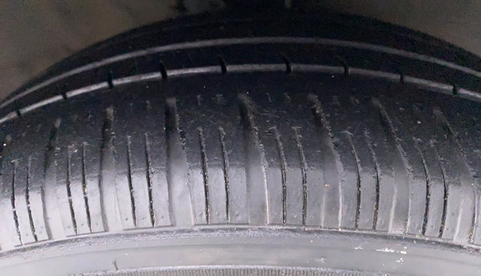 2017 Hyundai Xcent S AT 1.2, Petrol, Automatic, 37,353 km, Right Front Tyre Tread