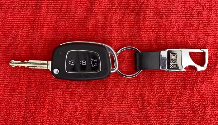 2017 Hyundai Xcent S AT 1.2, Petrol, Automatic, 37,353 km, Key Close Up