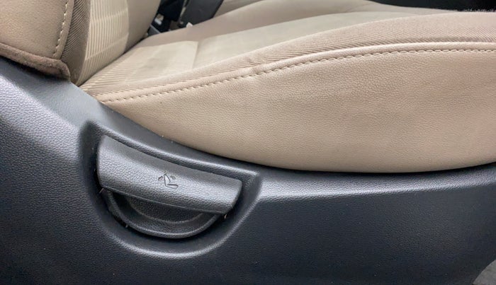 2017 Hyundai Xcent S AT 1.2, Petrol, Automatic, 37,353 km, Driver Side Adjustment Panel