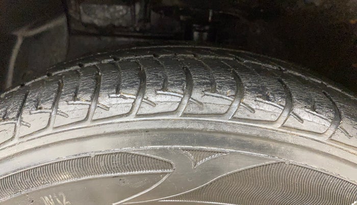 2015 Hyundai Grand i10 SPORTZ 1.2 KAPPA VTVT, Petrol, Manual, 62,951 km, Left Front Tyre Tread