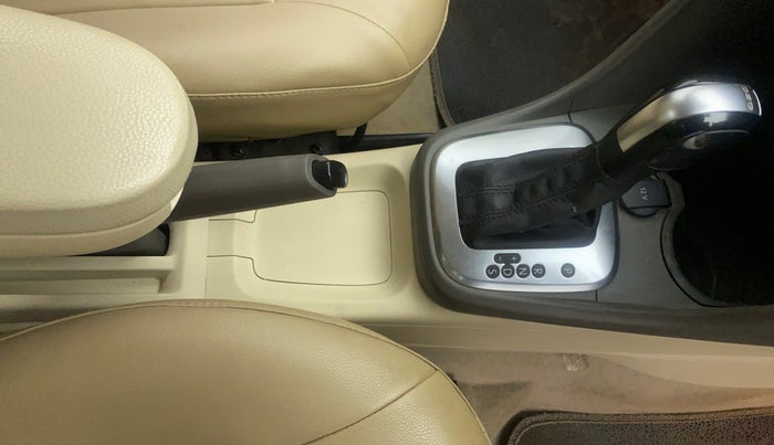 2014 Volkswagen Vento COMFORTLINE TSI AT, Petrol, Automatic, 40,575 km, Gear Lever