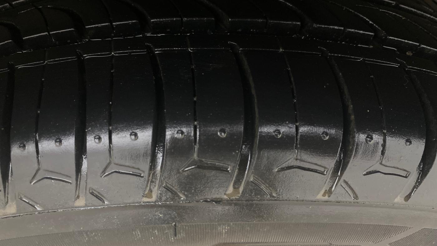 2013 Volkswagen Polo COMFORTLINE 1.2L, Diesel, Manual, 97,167 km, Left Rear Tyre Tread