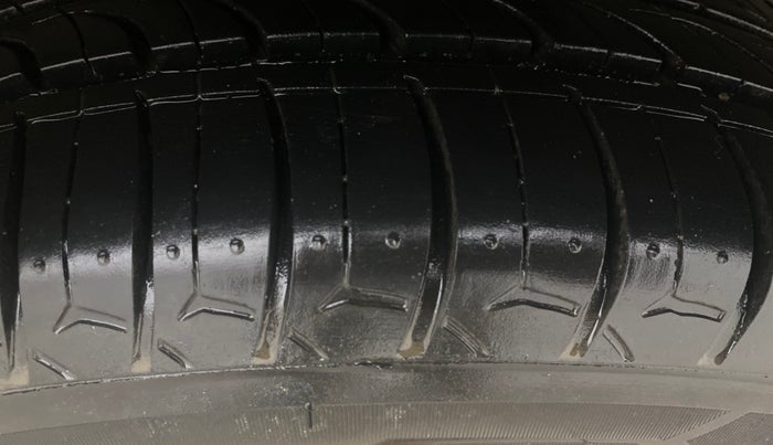 2013 Volkswagen Polo COMFORTLINE 1.2L, Diesel, Manual, 97,390 km, Left Rear Tyre Tread