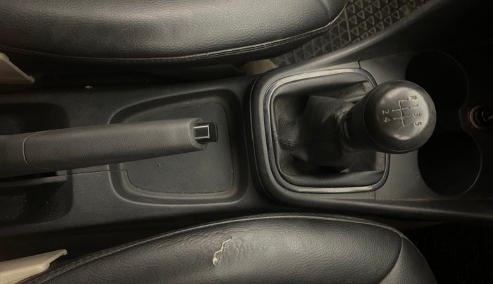 2013 Volkswagen Polo COMFORTLINE 1.2L, Diesel, Manual, 97,390 km, Gear Lever