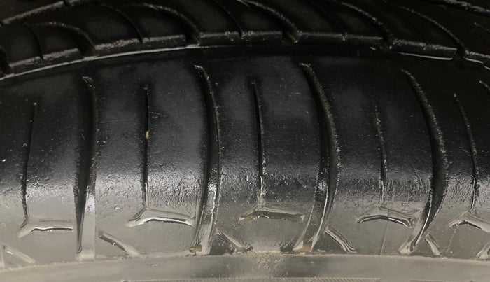 2013 Volkswagen Polo COMFORTLINE 1.2L, Diesel, Manual, 97,390 km, Right Front Tyre Tread