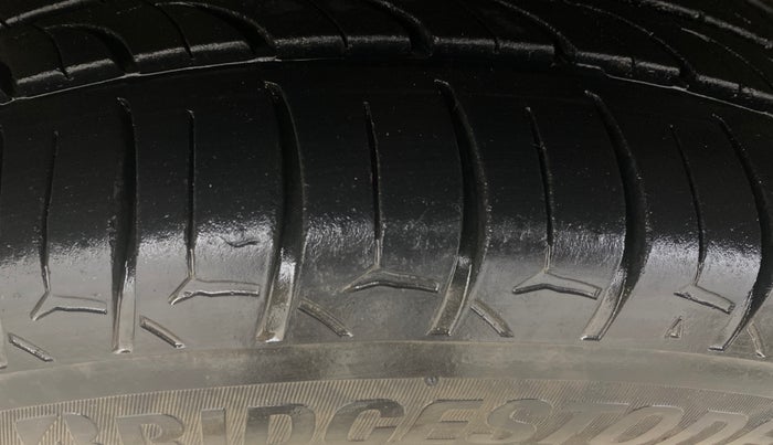 2013 Volkswagen Polo COMFORTLINE 1.2L, Diesel, Manual, 97,390 km, Right Rear Tyre Tread