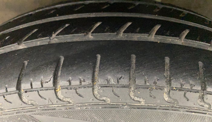 2017 Renault Kwid RXT 0.8 (O), Petrol, Manual, 71,945 km, Left Rear Tyre Tread